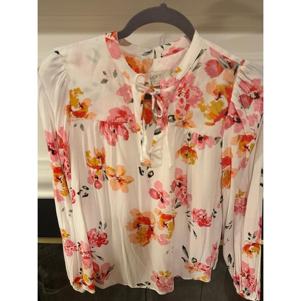 Loft floral print blouse size small NWOT - Picture 2 of 5